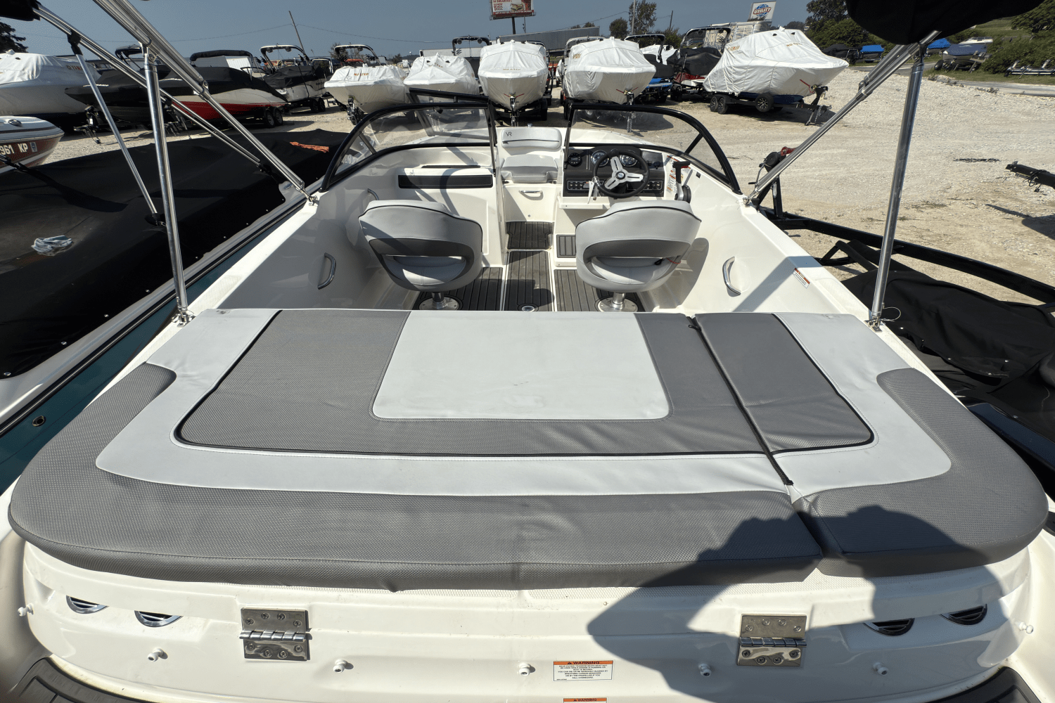 2021 Bayliner VR4 Bowrider I/O Image Thumbnail #3