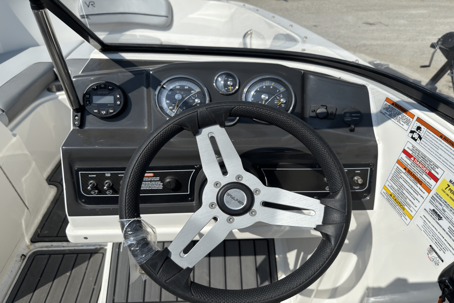 2021 Bayliner VR4 Bowrider I/O Image Thumbnail #10