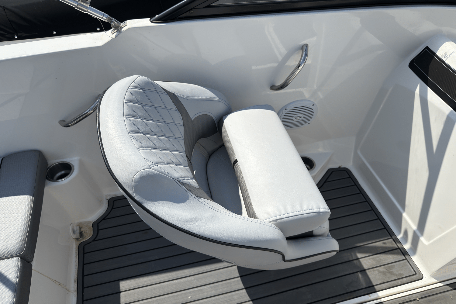2021 Bayliner VR4 Bowrider I/O Image Thumbnail #8