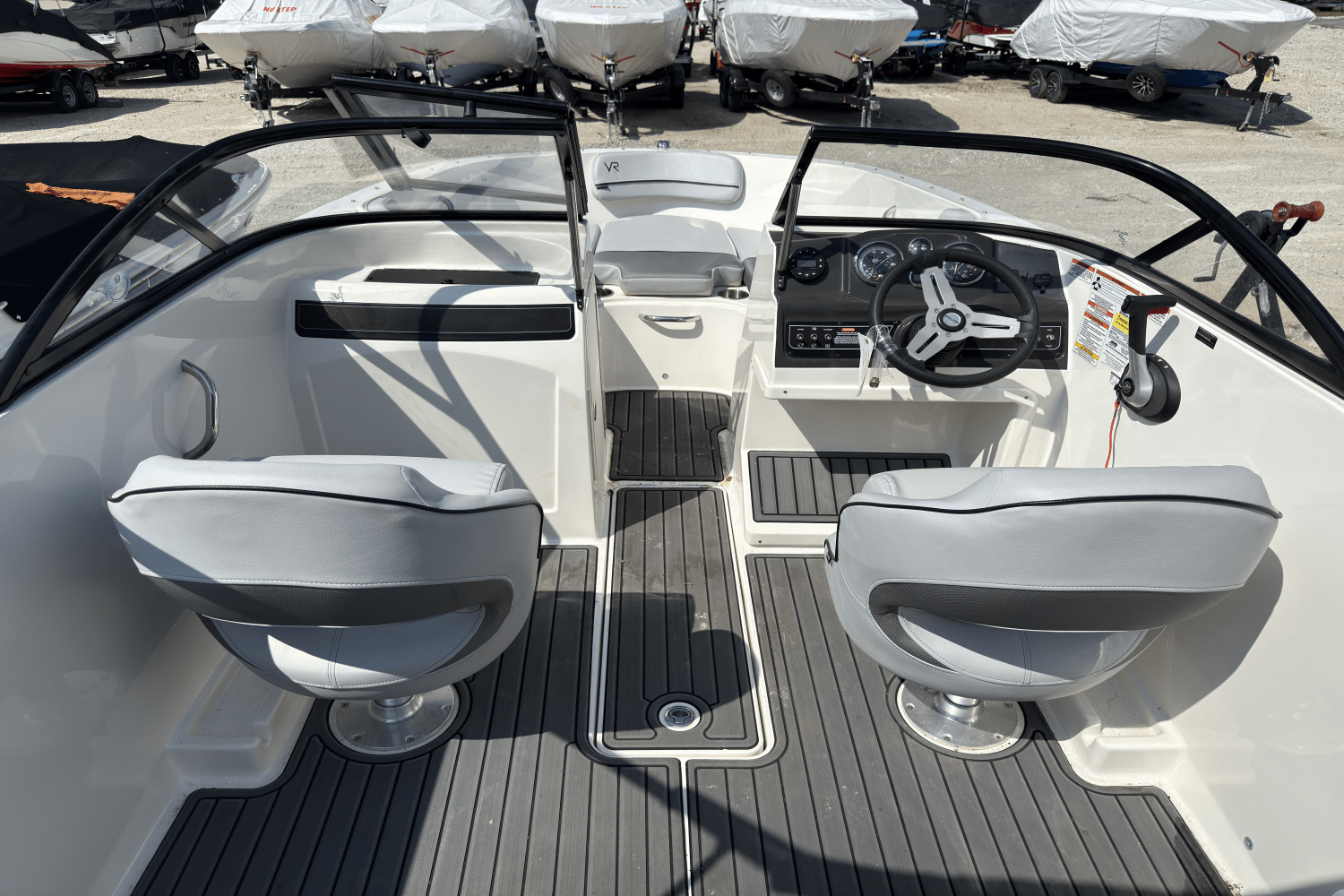 2021 Bayliner VR4 Bowrider I/O Image Thumbnail #6