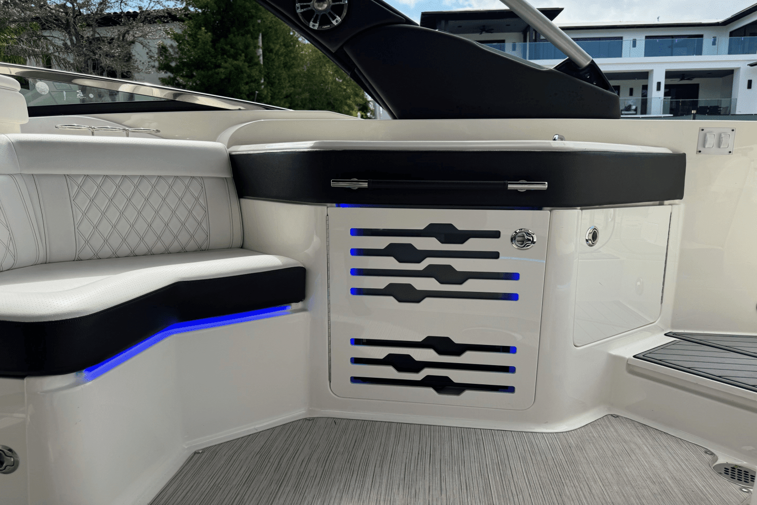 2019 Sea Ray 310 SLX Image Thumbnail #7