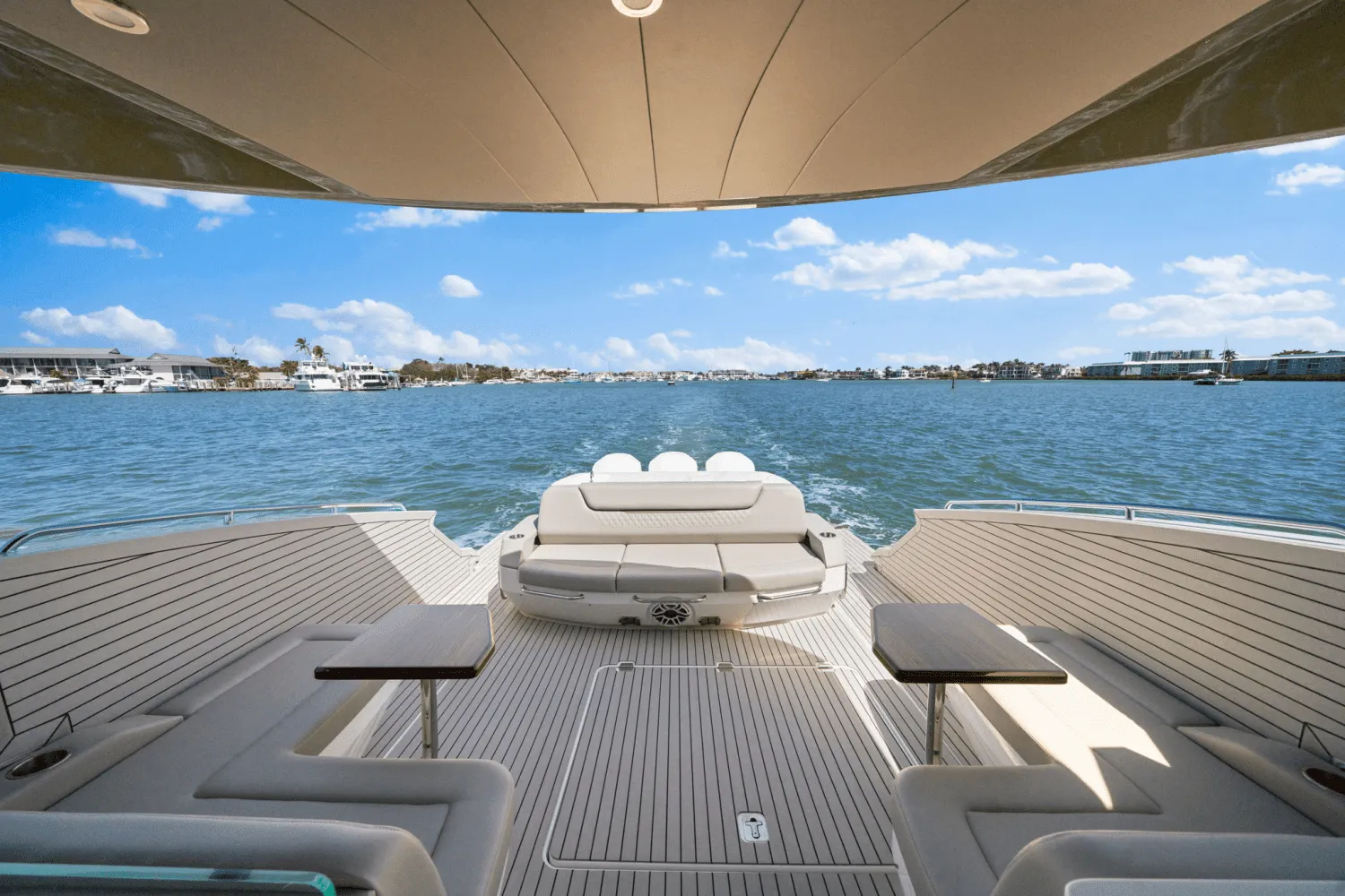 2025 Cruisers Yachts 50 GLS Outboard Image Thumbnail #30
