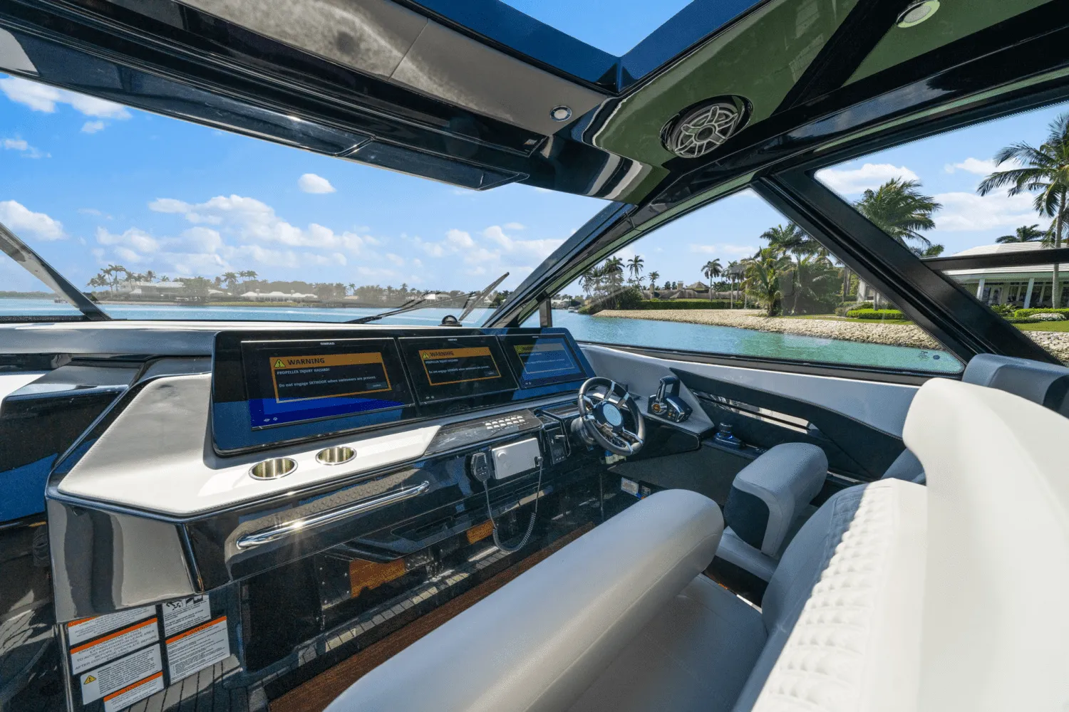 2025 Cruisers Yachts 50 GLS Outboard Image Thumbnail #18