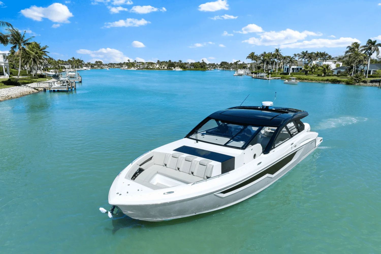 2025 Cruisers Yachts 50 GLS Outboard Image Thumbnail #2