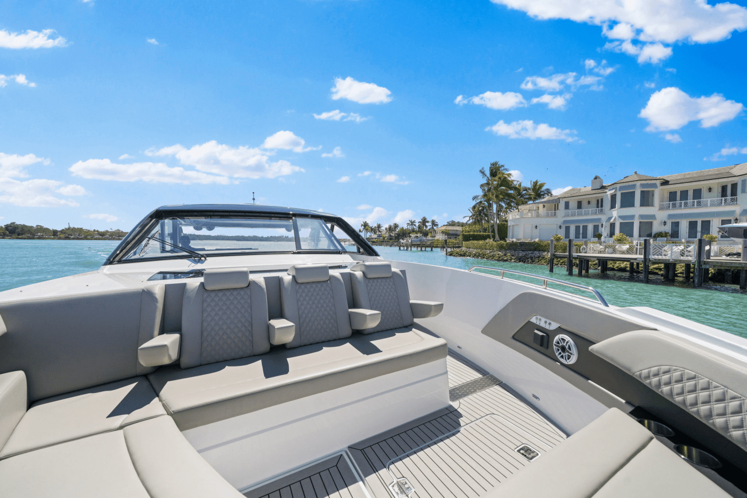 2025 Cruisers Yachts 50 GLS Outboard Image Thumbnail #22