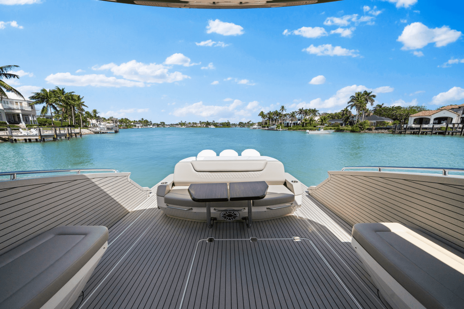 2025 Cruisers Yachts 50 GLS Outboard Image Thumbnail #26