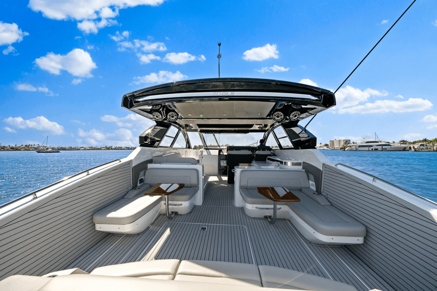 2025 Cruisers Yachts 50 GLS Outboard Image Thumbnail #32