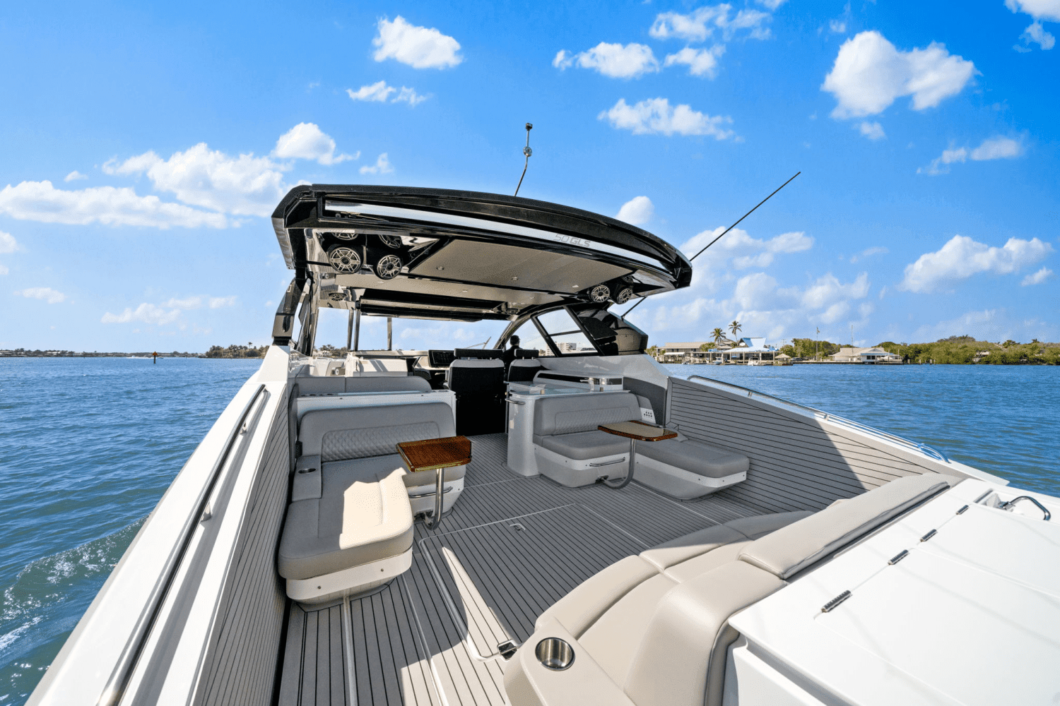 2025 Cruisers Yachts 50 GLS Outboard Image Thumbnail #31