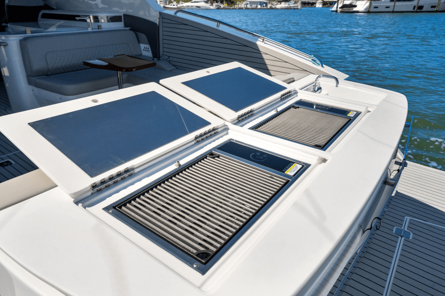 2025 Cruisers Yachts 50 GLS Outboard Image Thumbnail #40