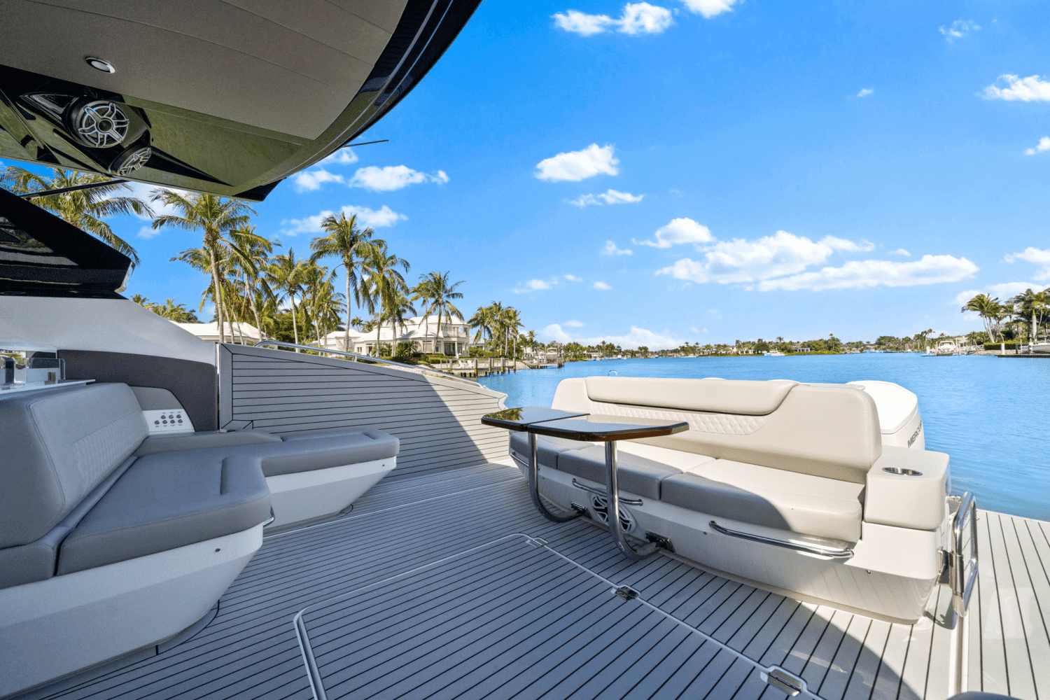 2025 Cruisers Yachts 50 GLS Outboard Image Thumbnail #28