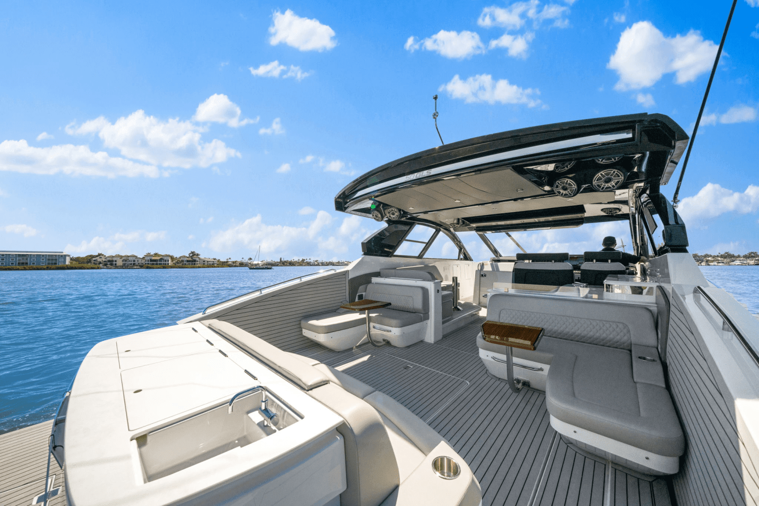 2025 Cruisers Yachts 50 GLS Outboard Image Thumbnail #33