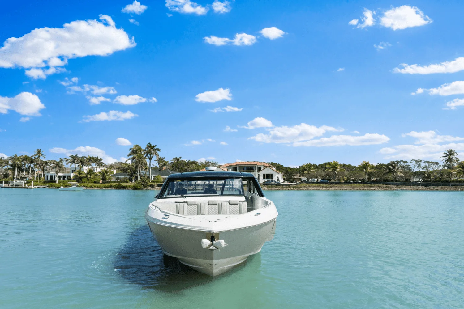 2025 Cruisers Yachts 50 GLS Outboard Image Thumbnail #4