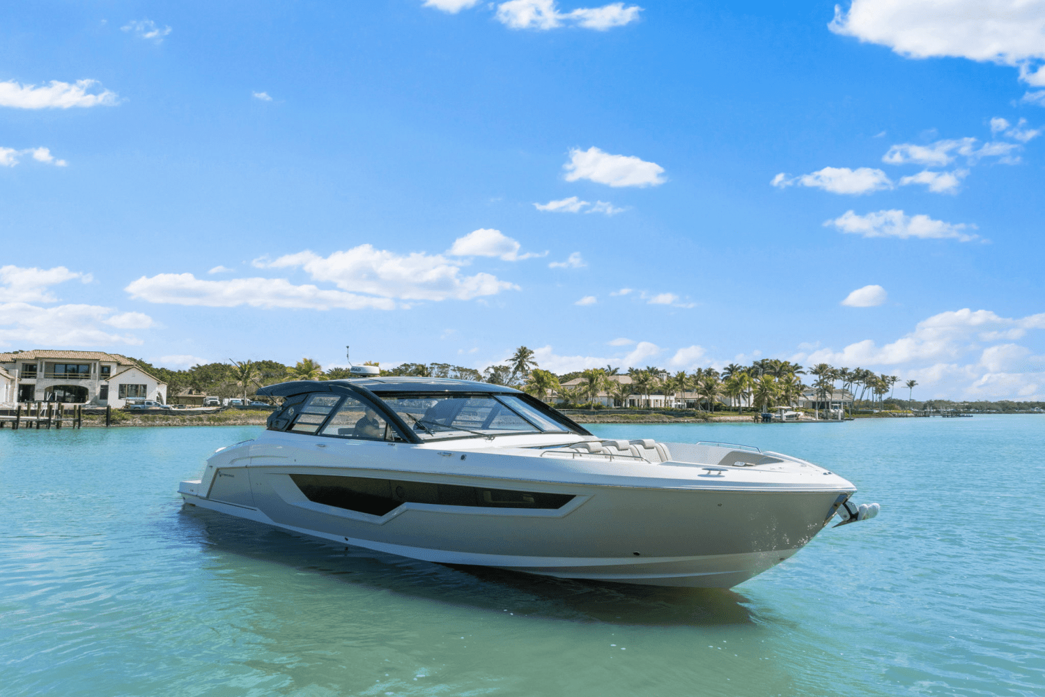 2025 Cruisers Yachts 50 GLS Outboard Image Thumbnail #11