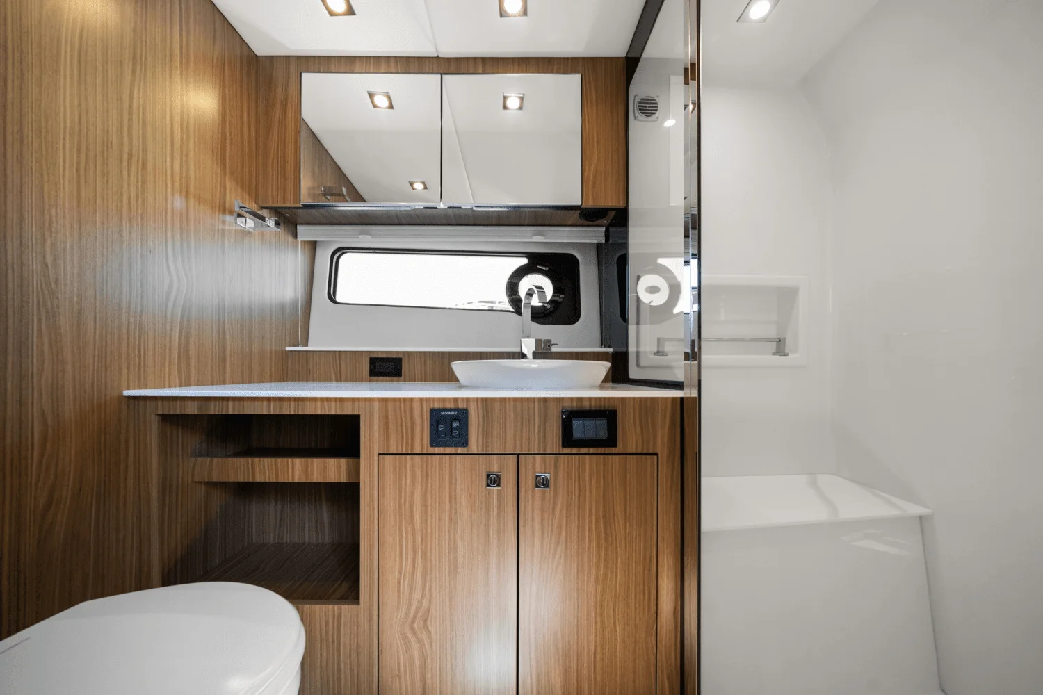 2025 Cruisers Yachts 50 GLS Outboard Image Thumbnail #43