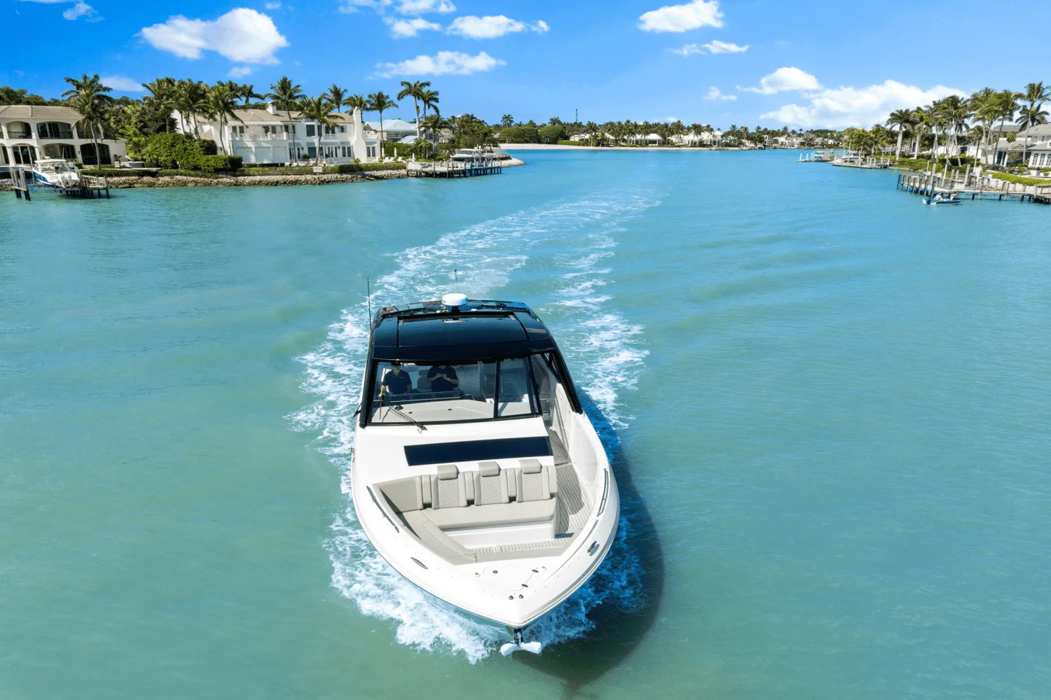 2025 Cruisers Yachts 50 GLS Outboard Image Thumbnail #3