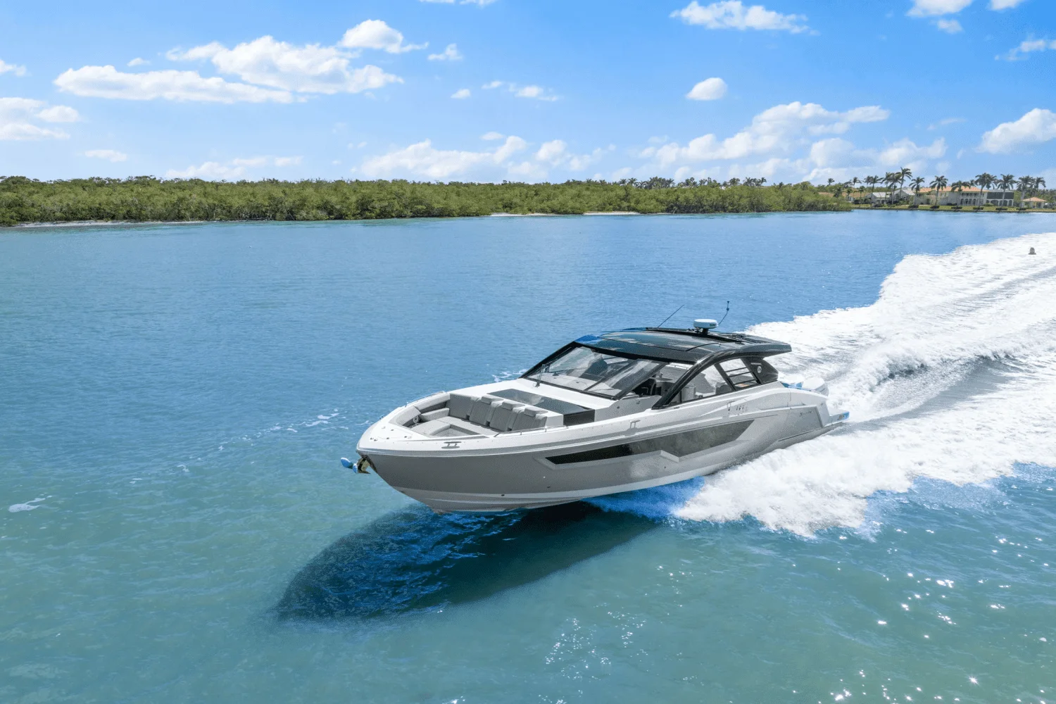 2025 Cruisers Yachts 50 GLS Outboard Image Thumbnail #9