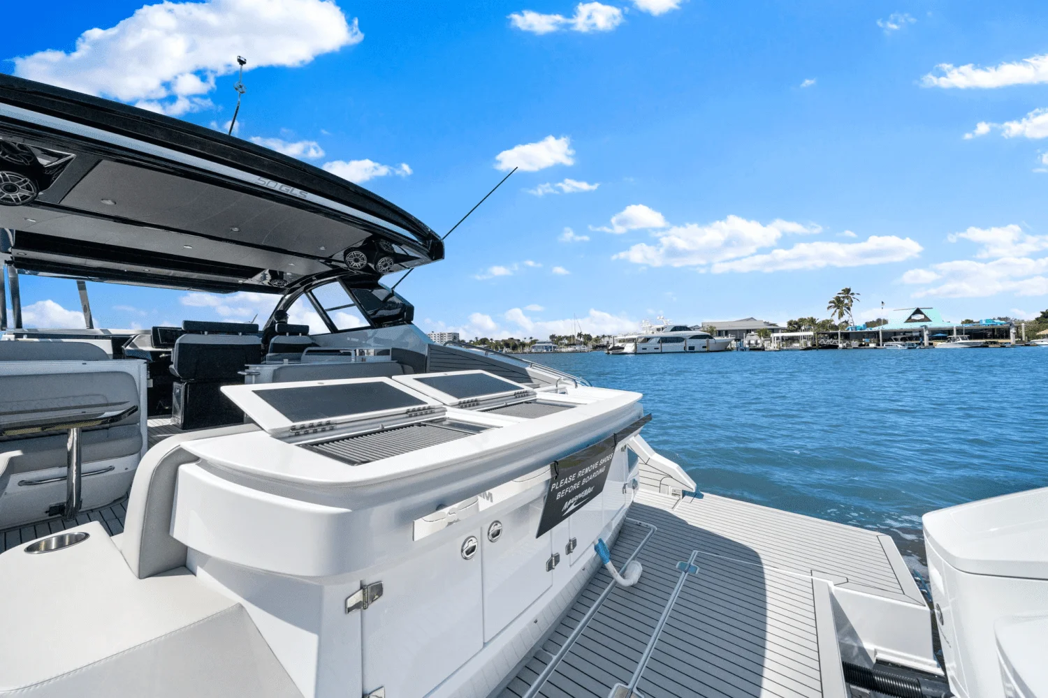 2025 Cruisers Yachts 50 GLS Outboard Image Thumbnail #39