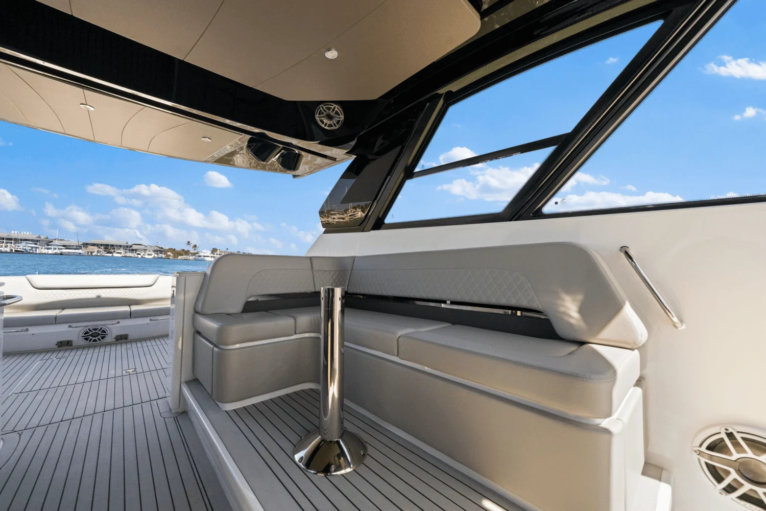 2025 Cruisers Yachts 50 GLS Outboard Image Thumbnail #35