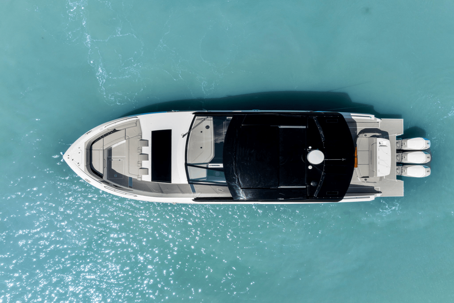 2025 Cruisers Yachts 50 GLS Outboard Image Thumbnail #12