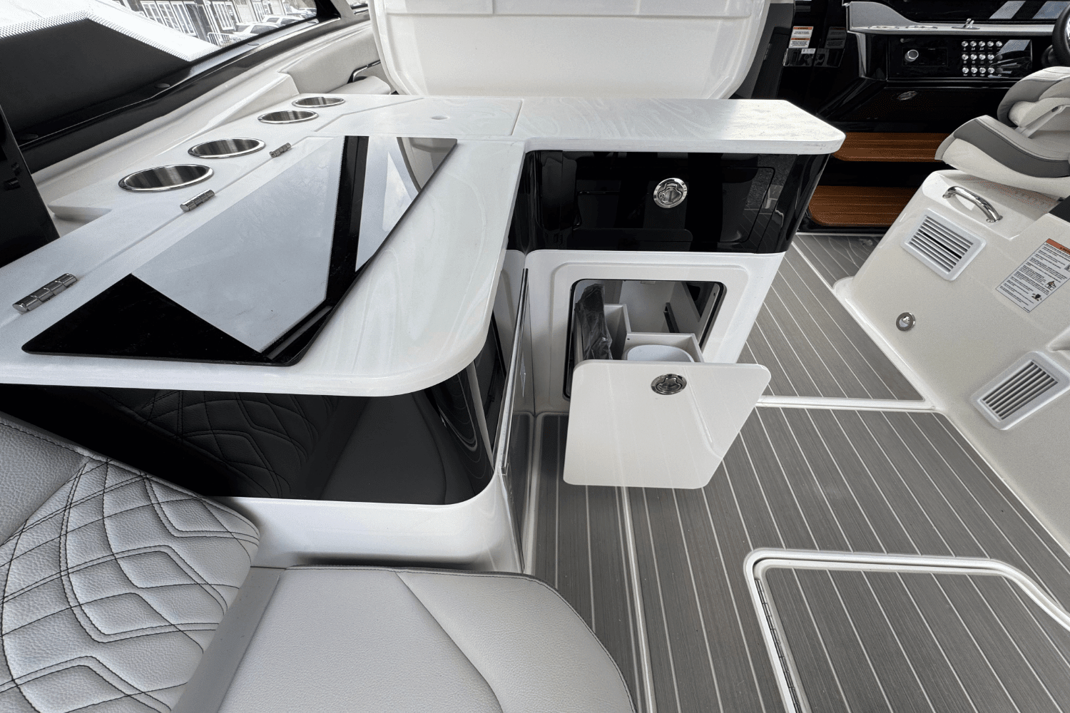 2025 Sea Ray Sundancer 370 Outboard Image Thumbnail #20