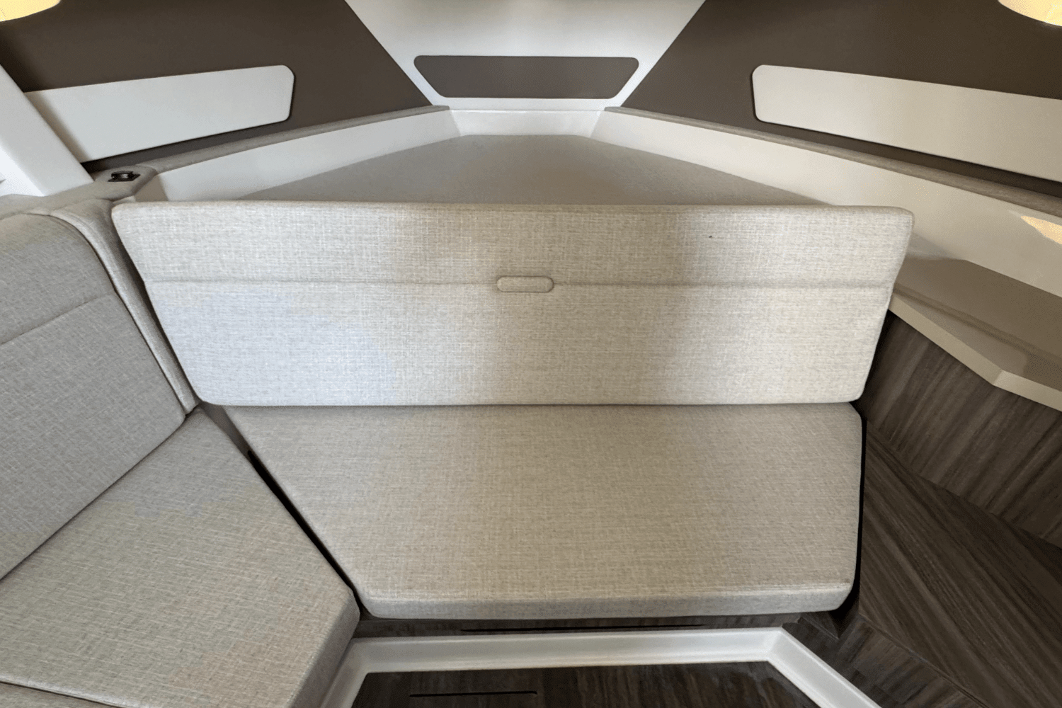 2025 Sea Ray Sundancer 370 Outboard Image Thumbnail #35