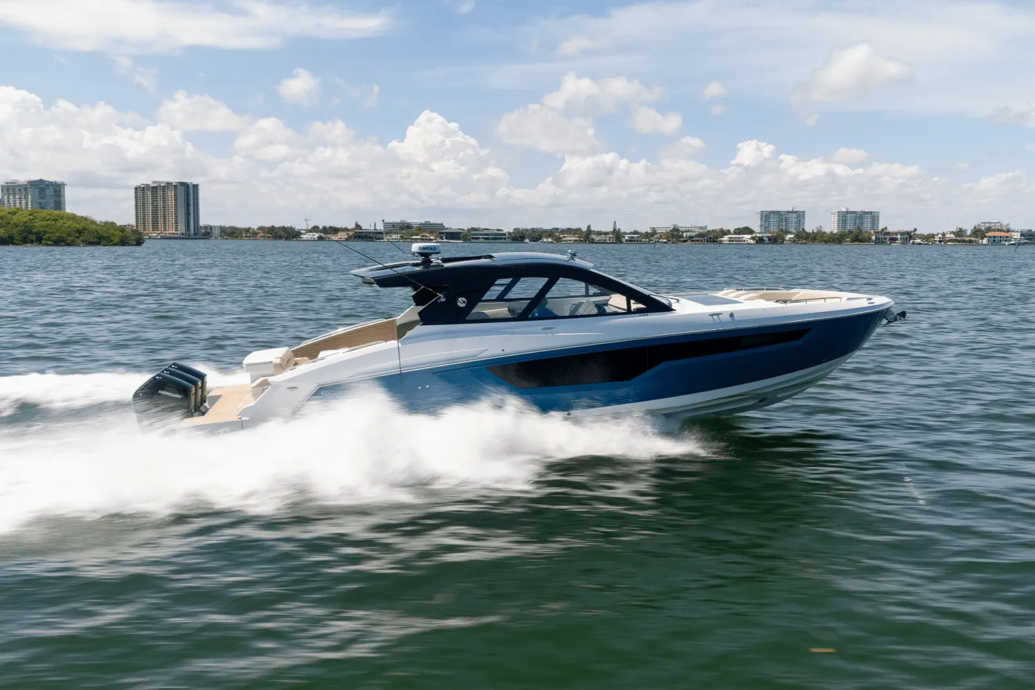 2025 Cruisers Yachts 50 GLS Outboard Image Thumbnail #8