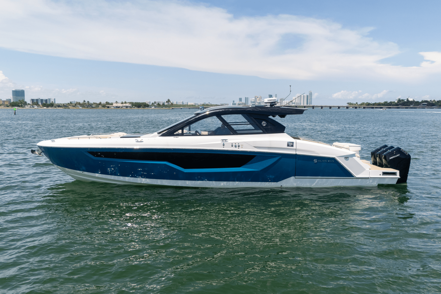 2025 Cruisers Yachts 50 GLS Outboard Image Thumbnail #4