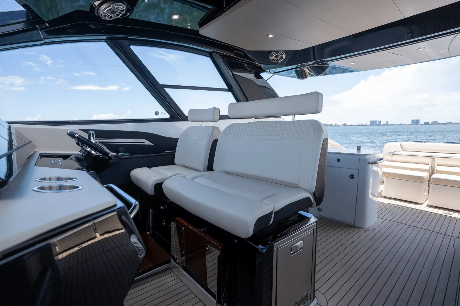 2025 Cruisers Yachts 50 GLS Outboard Image Thumbnail #34