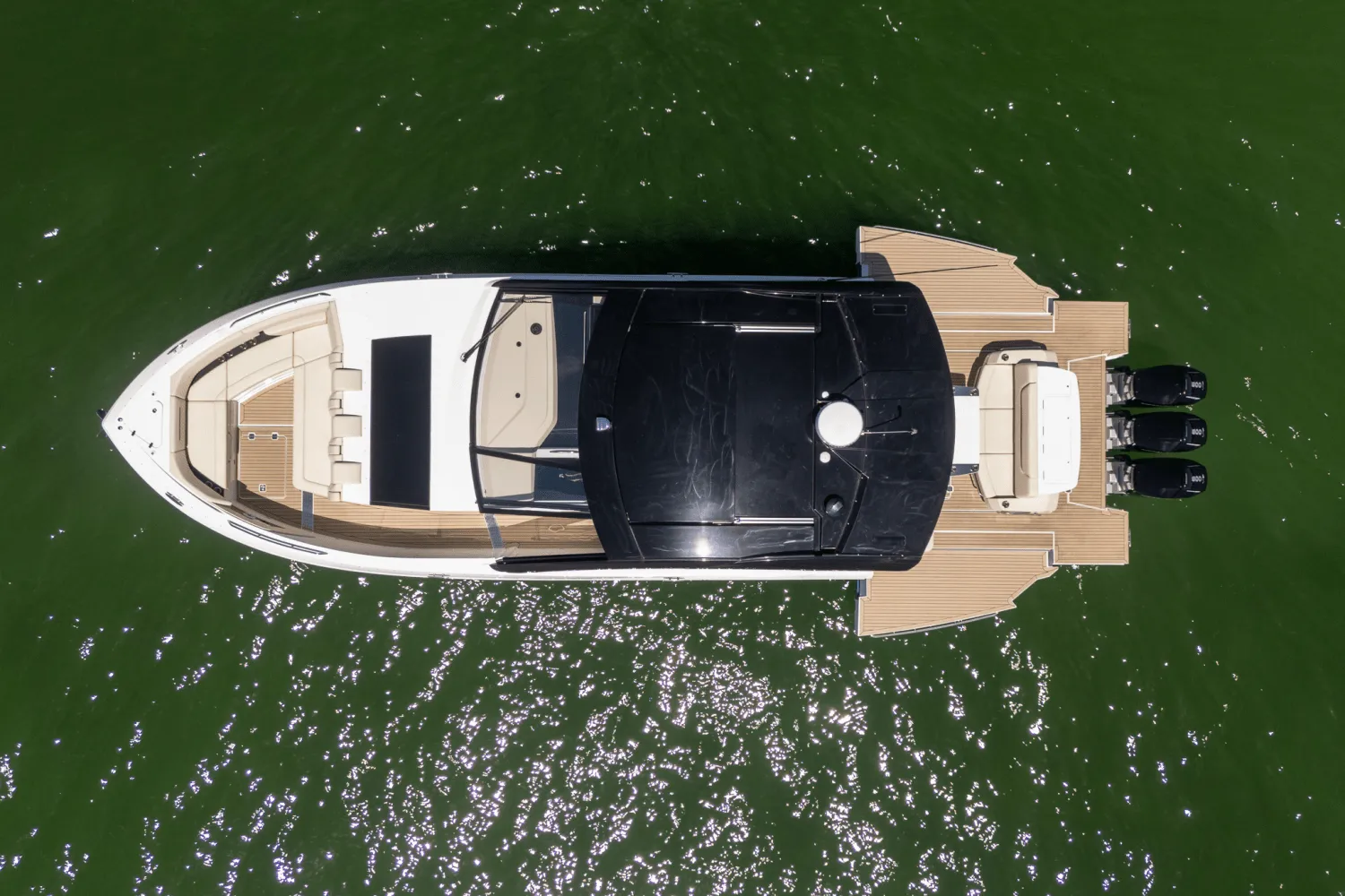 2025 Cruisers Yachts 50 GLS Outboard Image Thumbnail #16