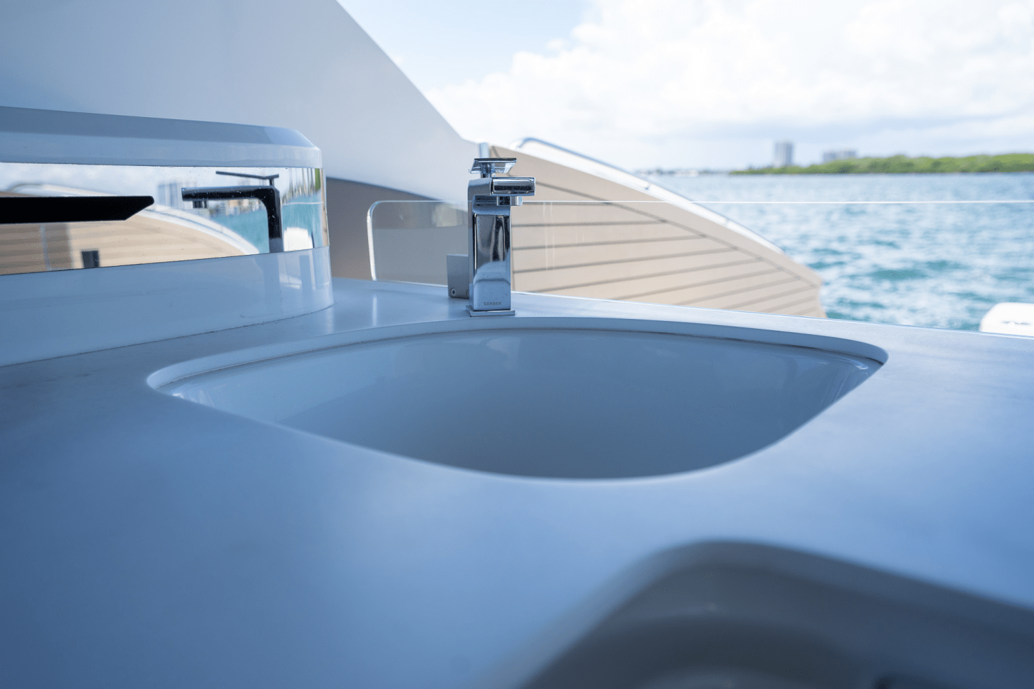 2025 Cruisers Yachts 50 GLS Outboard Image Thumbnail #39