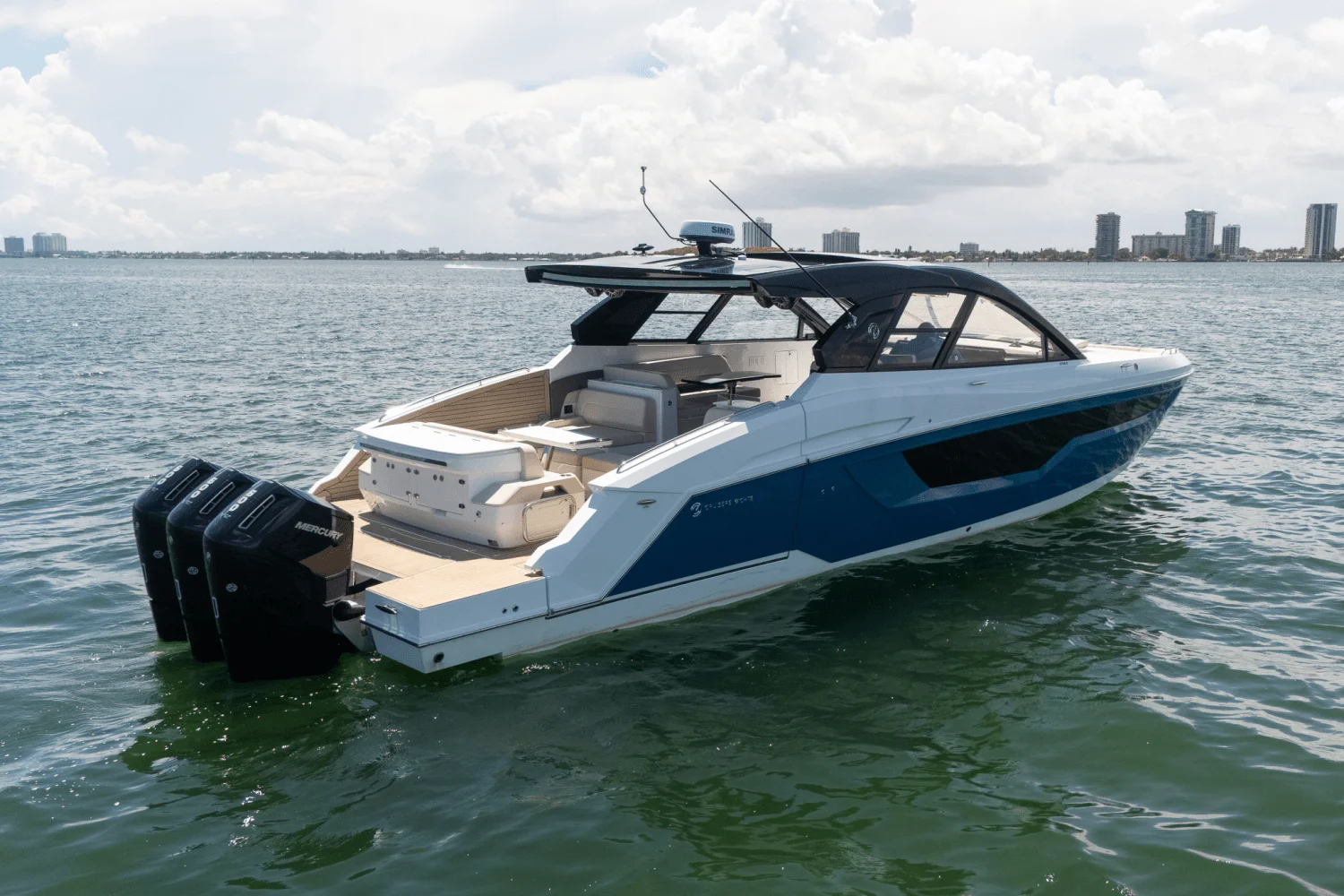 2025 Cruisers Yachts 50 GLS Outboard Image Thumbnail #13