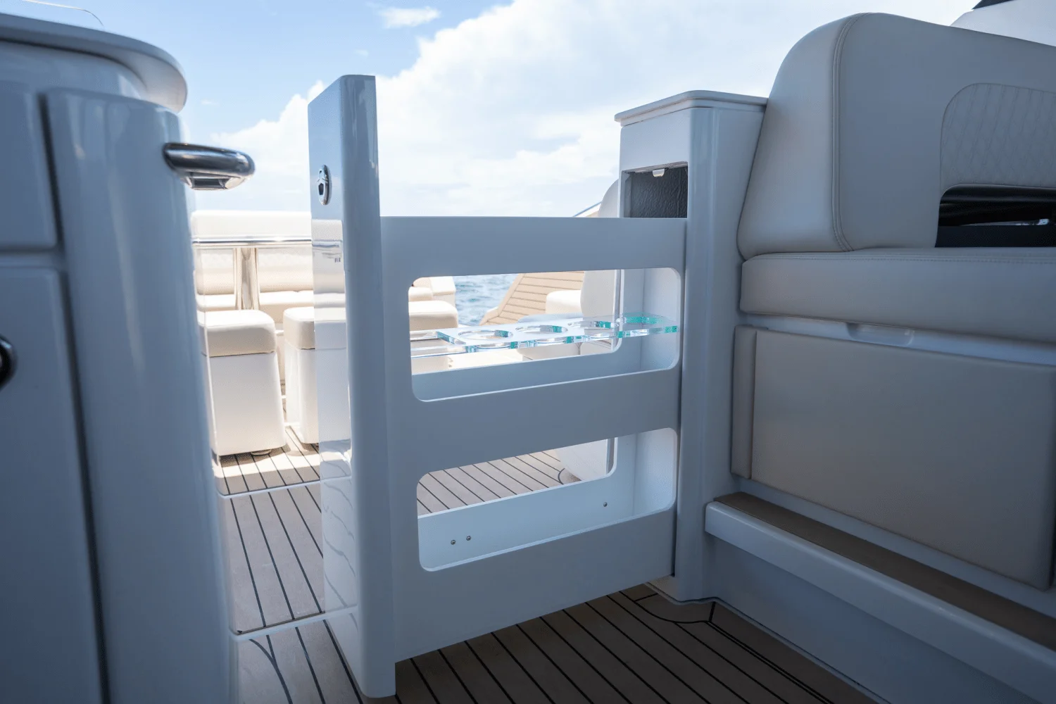 2025 Cruisers Yachts 50 GLS Outboard Image Thumbnail #37