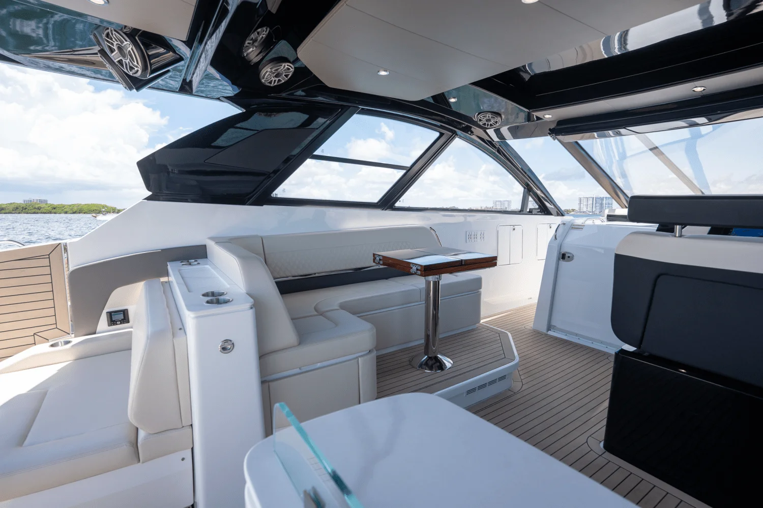 2025 Cruisers Yachts 50 GLS Outboard Image Thumbnail #36