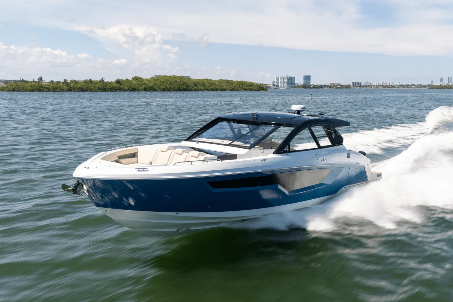 2025 Cruisers Yachts 50 GLS Outboard Image Thumbnail #0