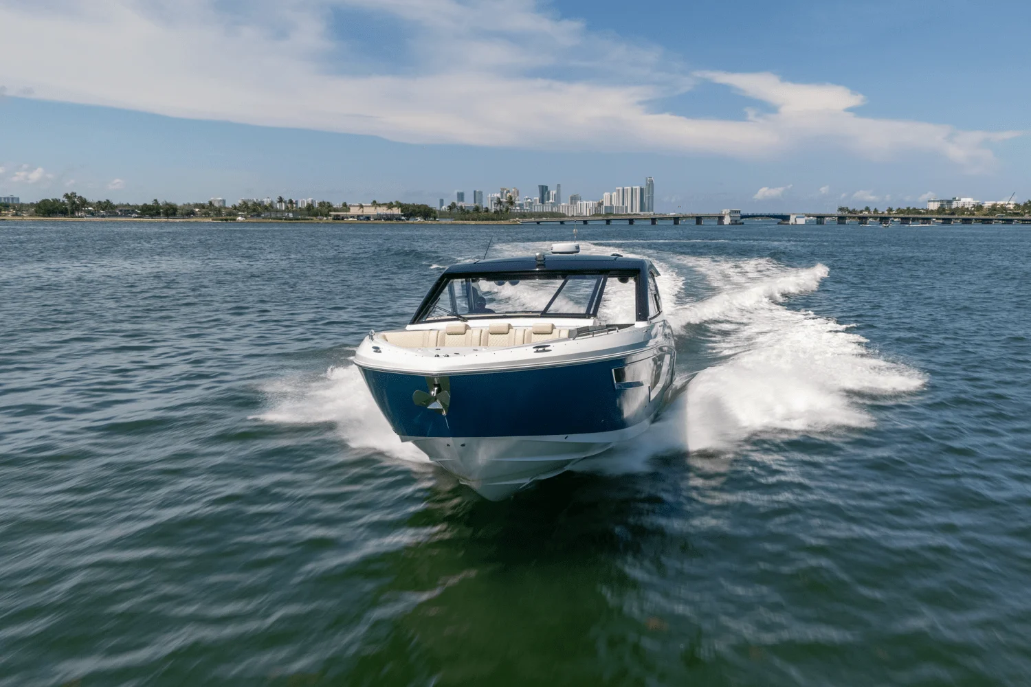 2025 Cruisers Yachts 50 GLS Outboard Image Thumbnail #10