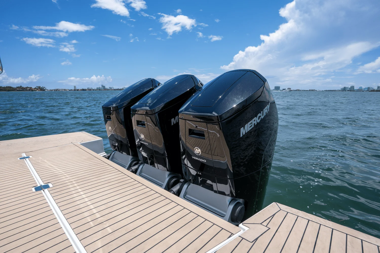 2025 Cruisers Yachts 50 GLS Outboard Image Thumbnail #42