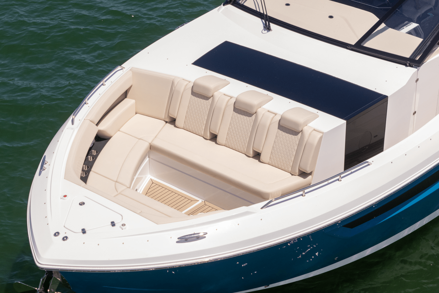 2025 Cruisers Yachts 50 GLS Outboard Image Thumbnail #22