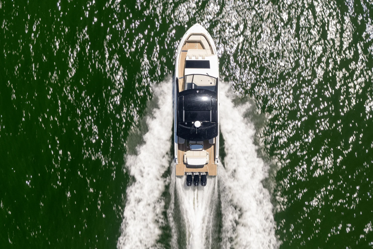 2025 Cruisers Yachts 50 GLS Outboard Image Thumbnail #18