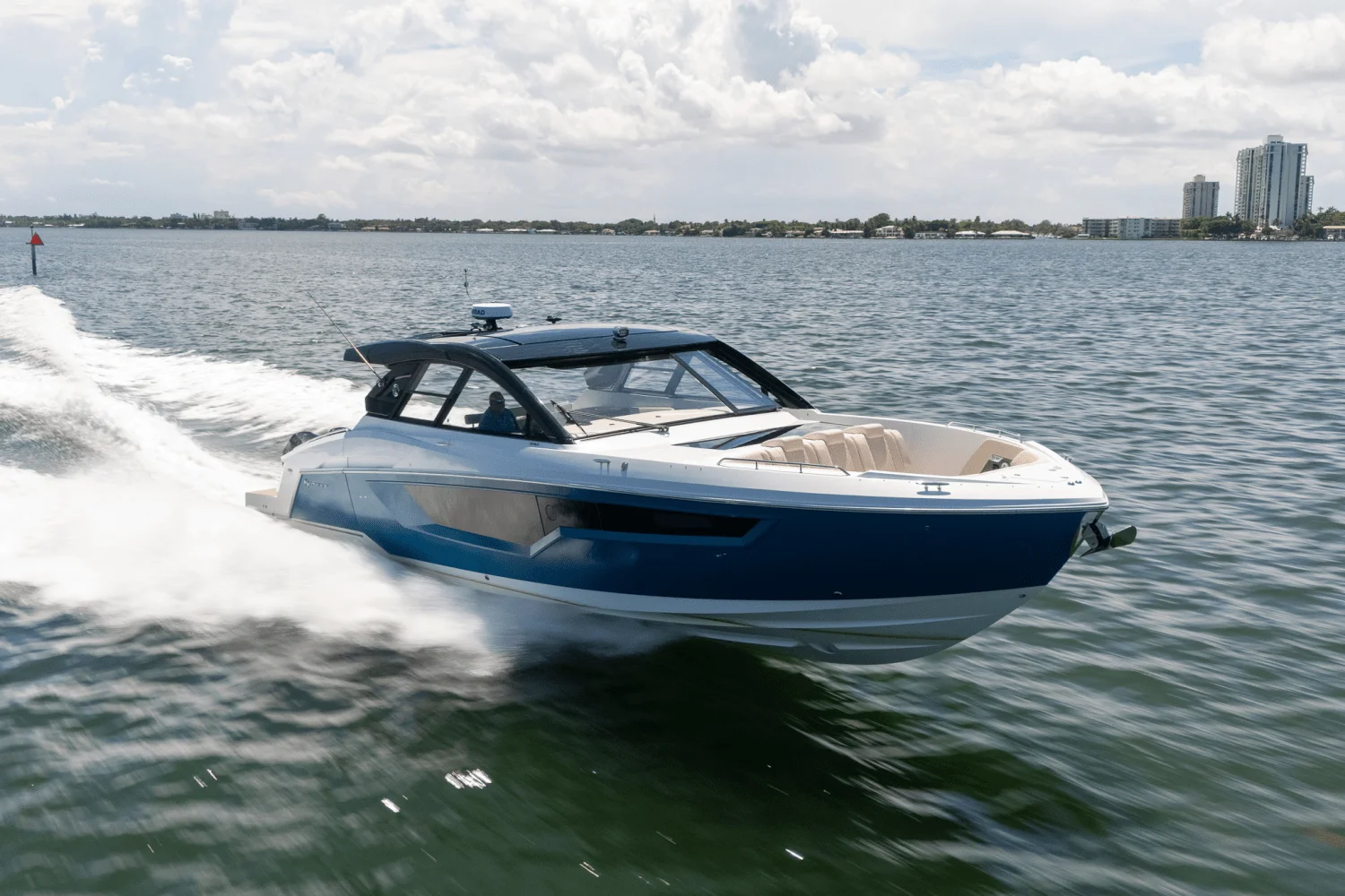 2025 Cruisers Yachts 50 GLS Outboard Image Thumbnail #12