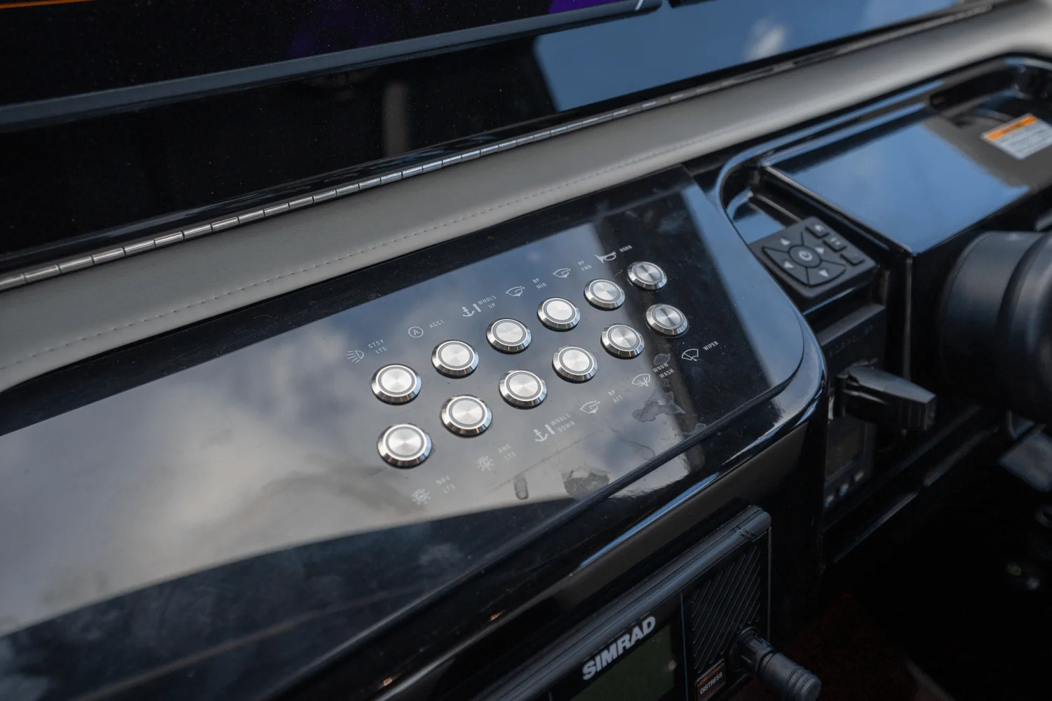 2025 Cruisers Yachts 50 GLS Outboard Image Thumbnail #32