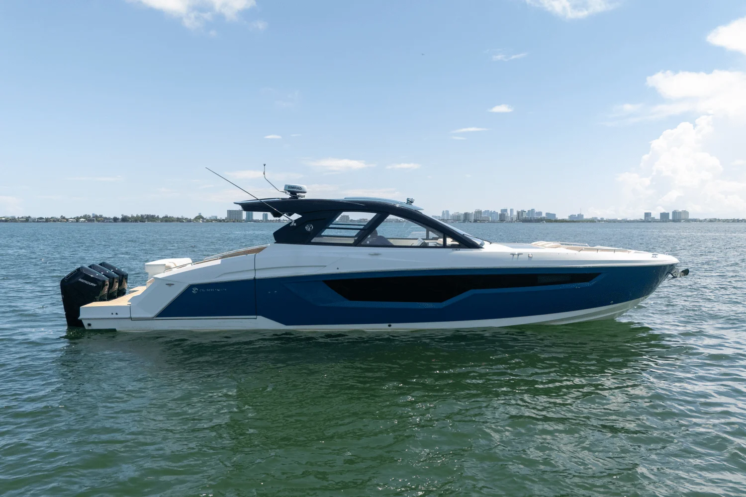 2025 Cruisers Yachts 50 GLS Outboard Image Thumbnail #9