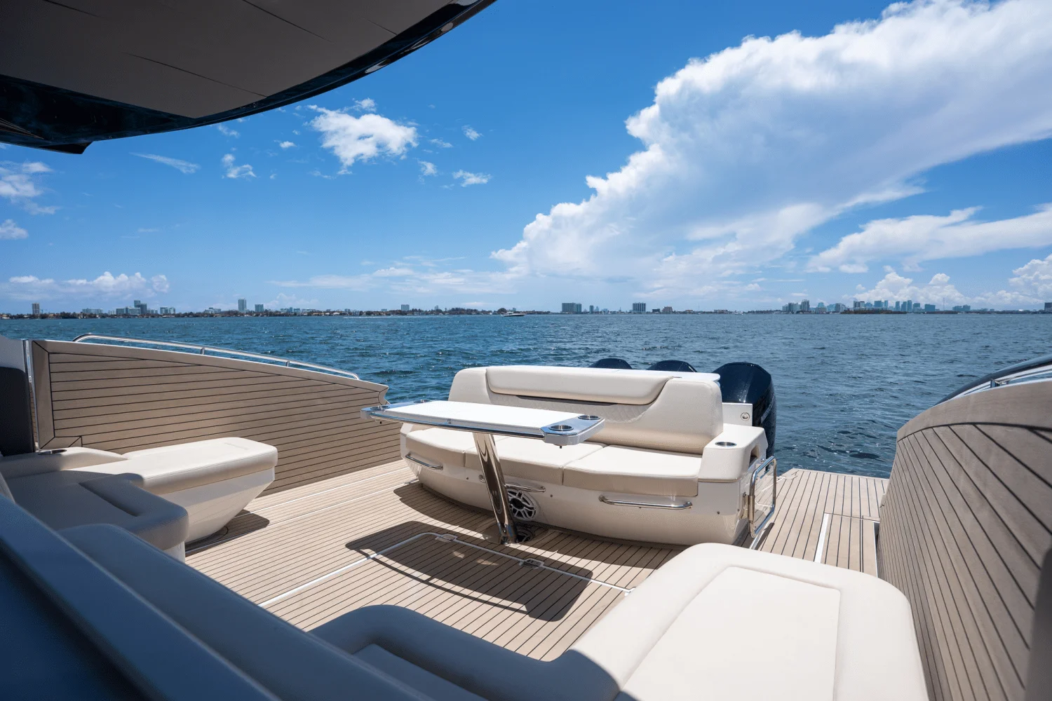 2025 Cruisers Yachts 50 GLS Outboard Image Thumbnail #43