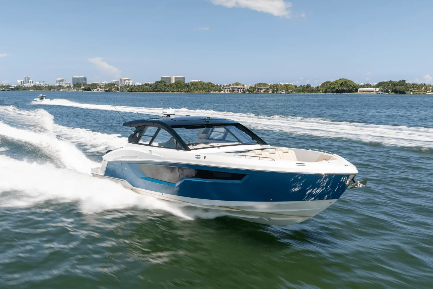 2025 Cruisers Yachts 50 GLS Outboard Image Thumbnail #7