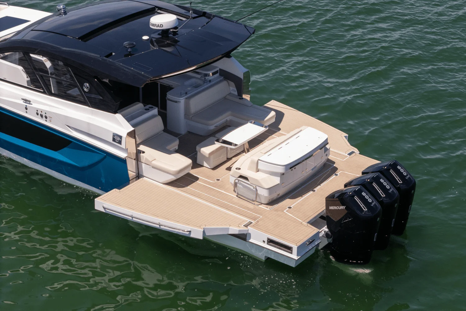 2025 Cruisers Yachts 50 GLS Outboard Image Thumbnail #20