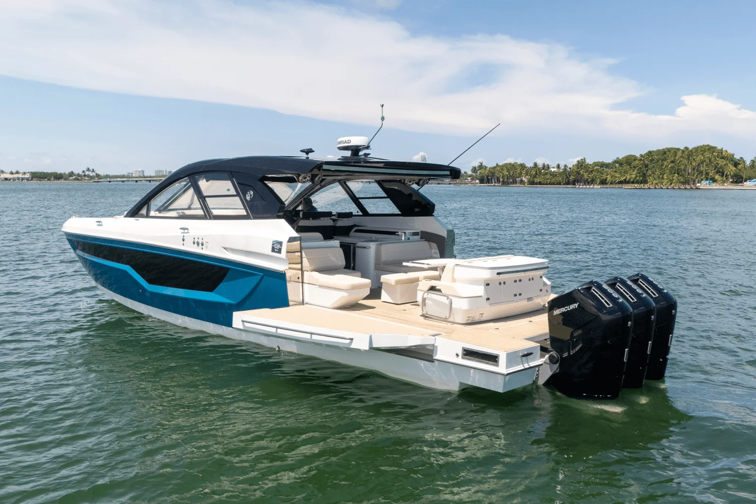 2025 Cruisers Yachts 50 GLS Outboard Image Thumbnail #17