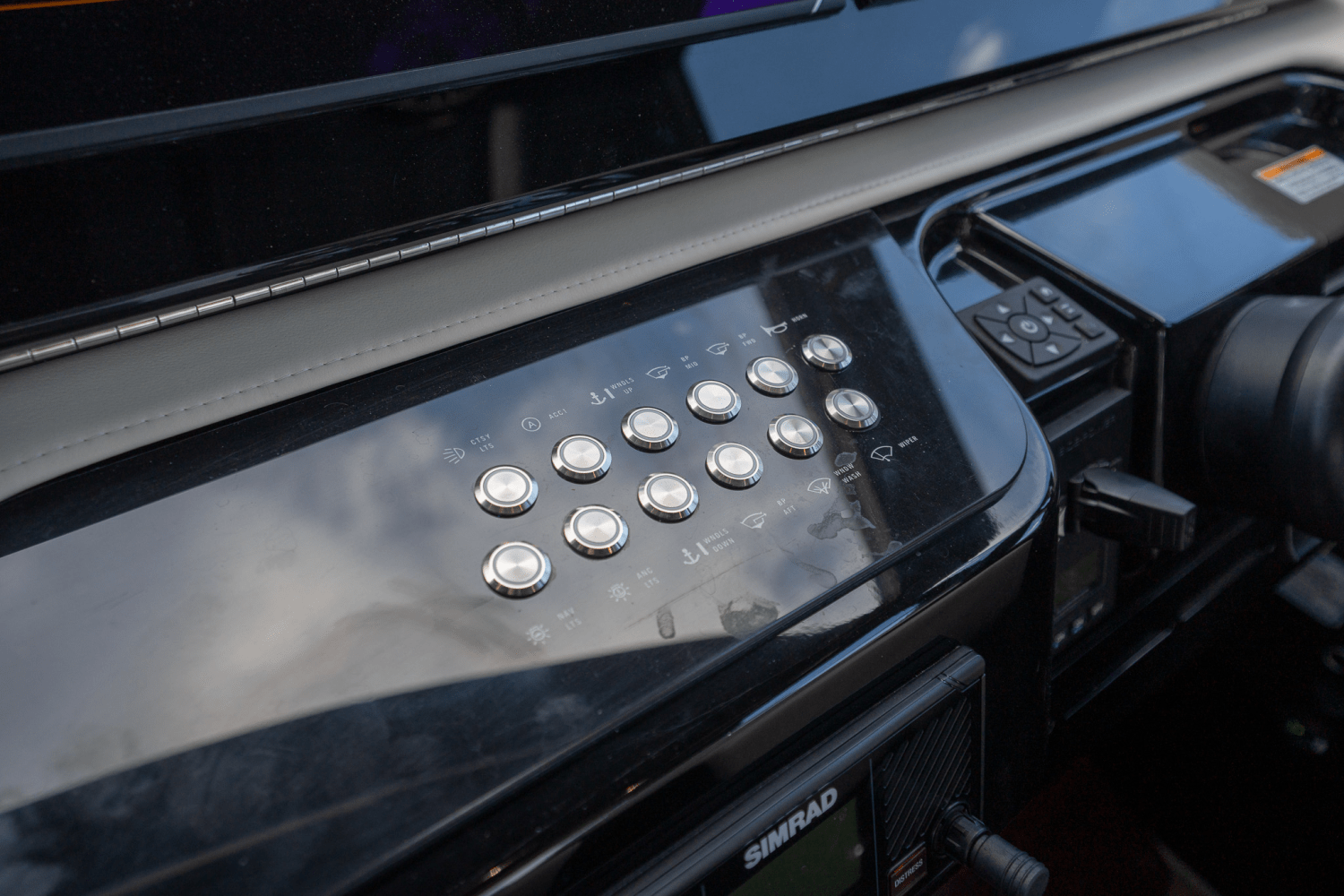 2025 Cruisers Yachts 50 GLS Outboard Image Thumbnail #32