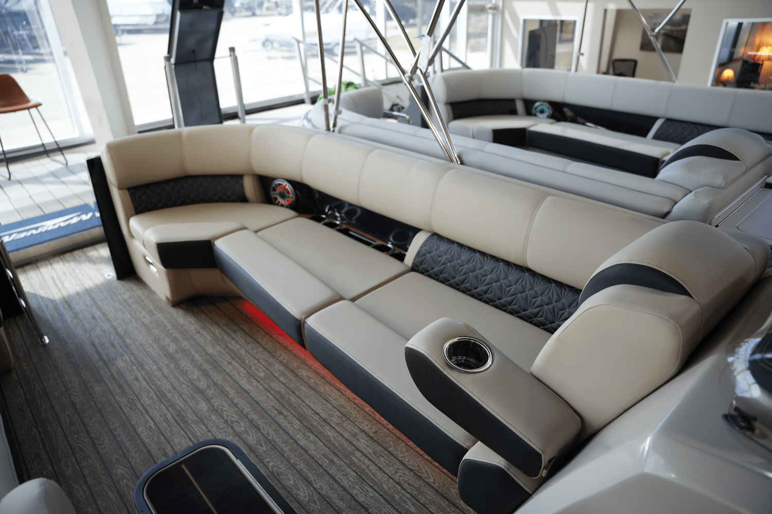 2025 Harris Grand Mariner 250 Image Thumbnail #4