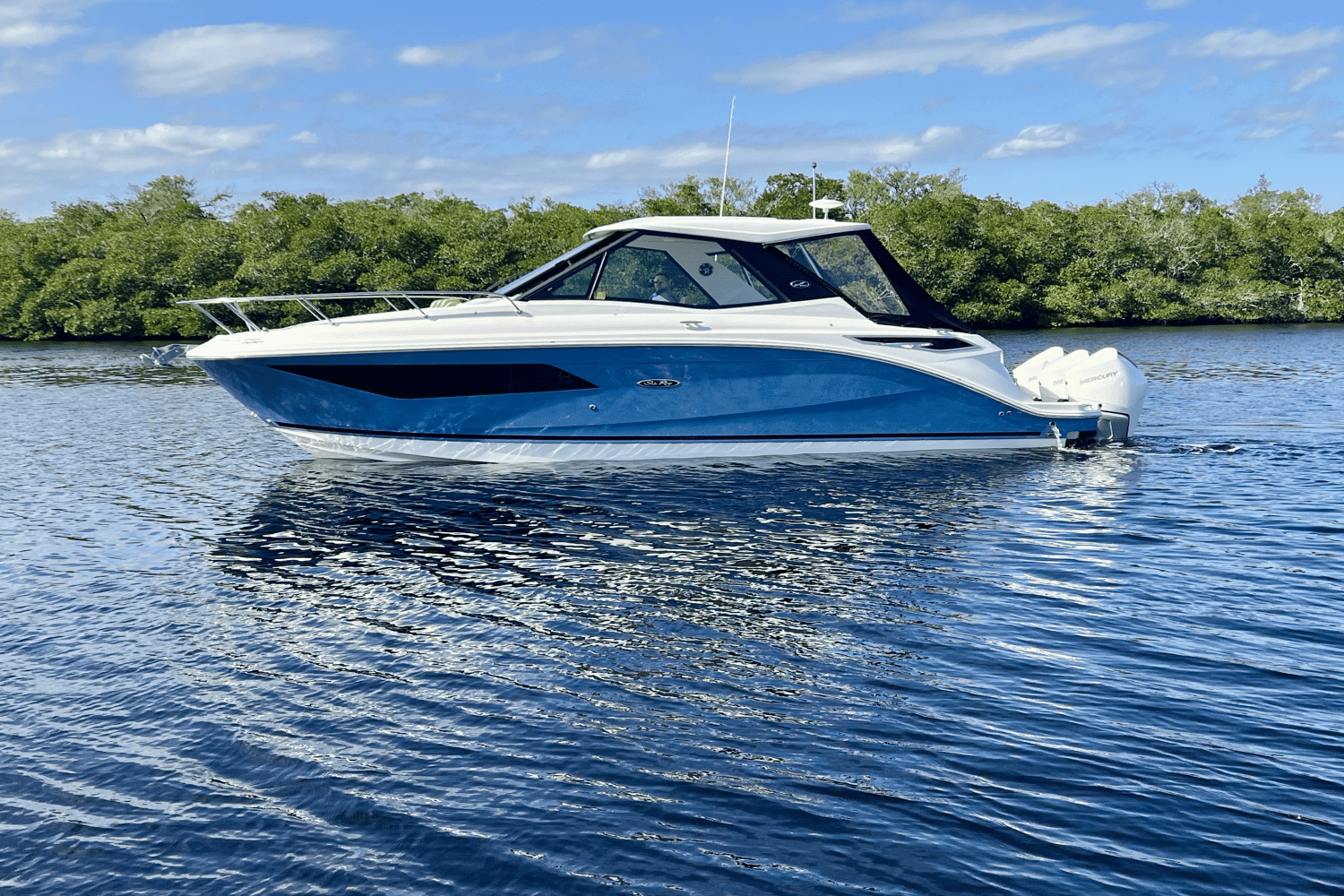 2022 Sea Ray 320 SUNDANCER OB Image Thumbnail #8