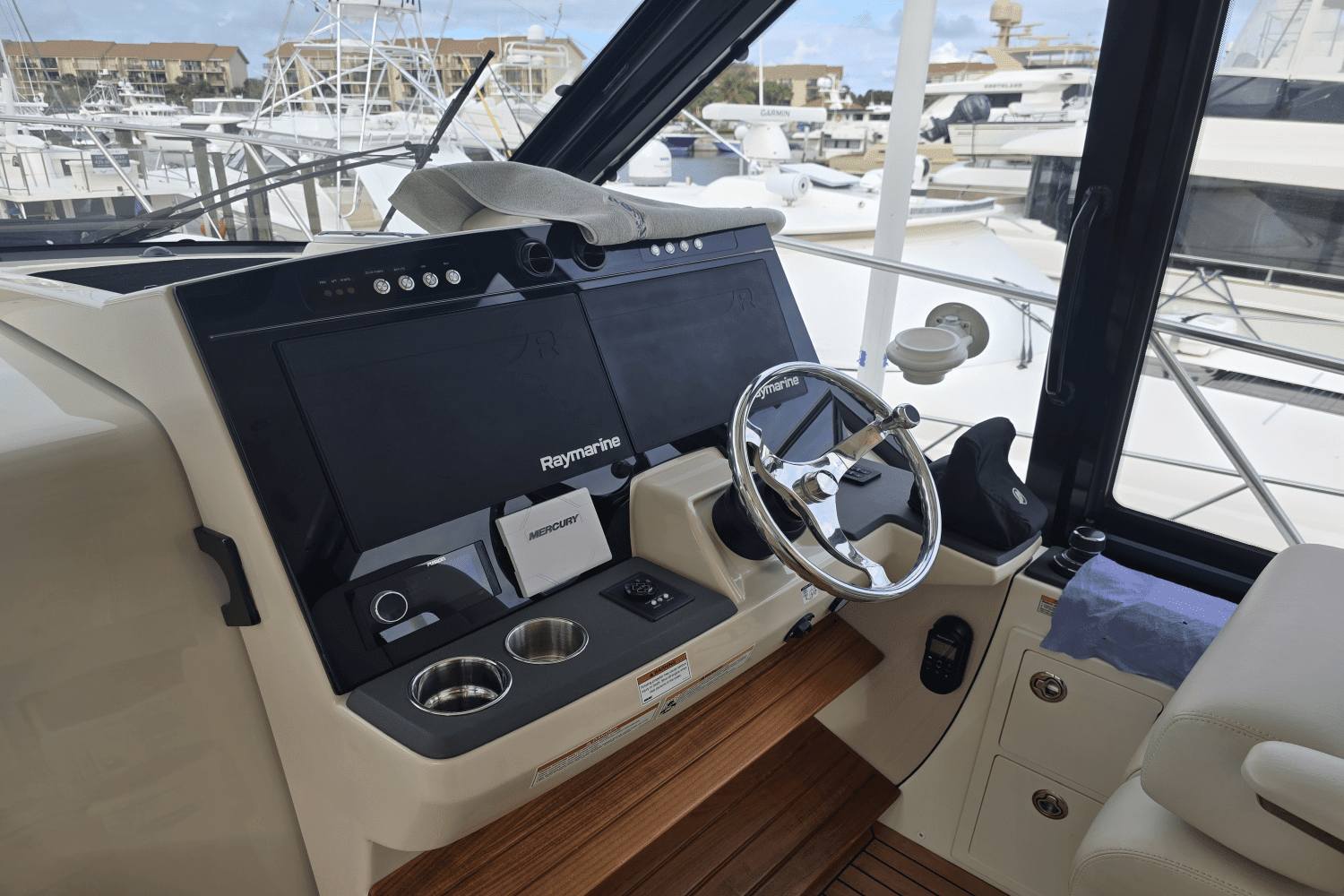 2023 Boston Whaler 405 CONQUEST Image Thumbnail #11