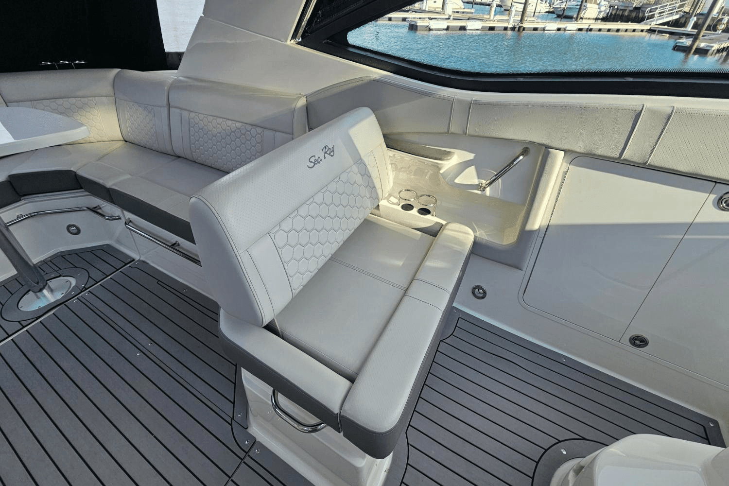 2021 Sea Ray 320 SUNDANCER Image Thumbnail #21